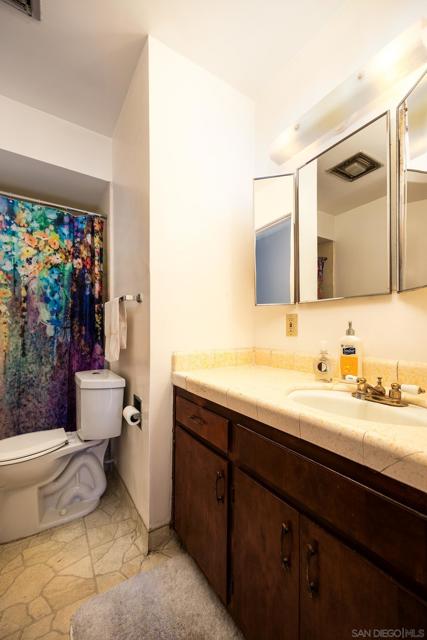 1264 Gaywood St, San Diego CA: https://media.crmls.org/mediaz/ab527bec-f43a-44f0-a2d4-5e2bbfeff8dc.jpg