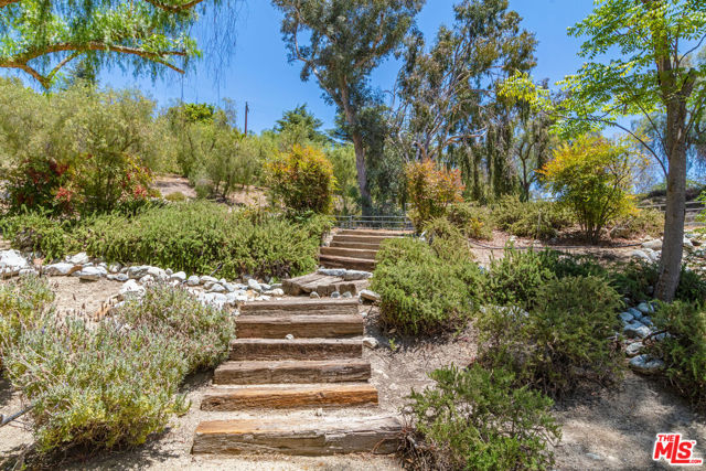 5854 Round Meadow Road, Hidden Hills CA: https://media.crmls.org/mediaz/ab528798-e15b-4aa0-b949-8faccc5986f1.jpg