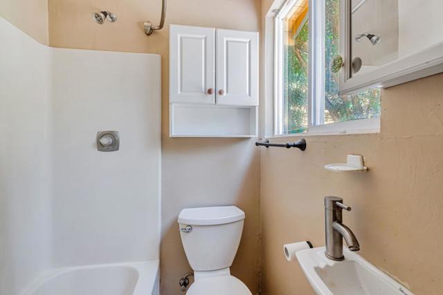4858 Freedom Boulevard, Aptos CA: https://media.crmls.org/mediaz/ab52b024-e507-4f4c-8a0f-a65419104de0.jpg