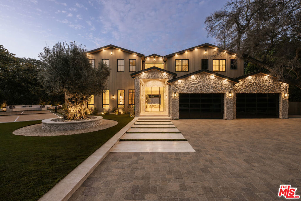 2130 Mandeville Canyon Road — Contemporary