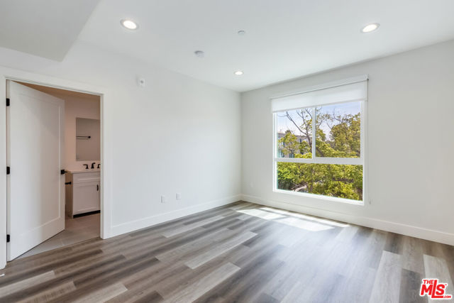 857 N Hayworth Avenue, Los Angeles CA: https://media.crmls.org/mediaz/ab54a77f-6919-4dc8-b3af-b03ee9ca2196.jpg