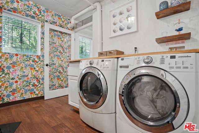 4541 Colfax Avenue, Studio City CA: https://media.crmls.org/mediaz/ab55a0d4-4021-49a9-b44b-977c6384ad68.jpg