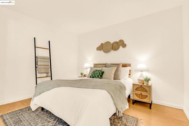 288 Whitmore St, Oakland CA: https://media.crmls.org/mediaz/ab55c2b9-3778-4061-a31d-4377d533c3fa.jpg