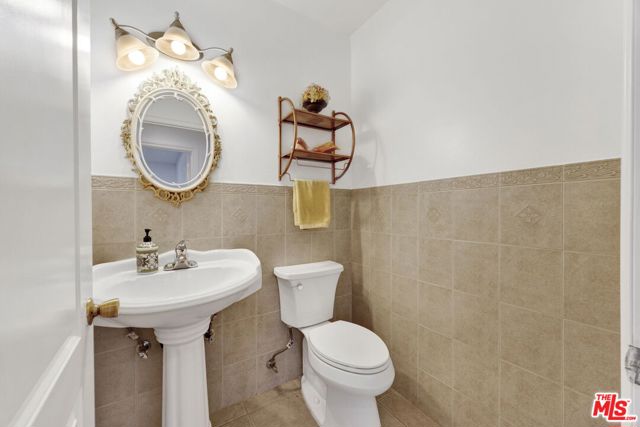 10109 Gloria Avenue, North Hills CA: https://media.crmls.org/mediaz/ab569699-6fea-4f8e-aff8-98c726879e44.jpg