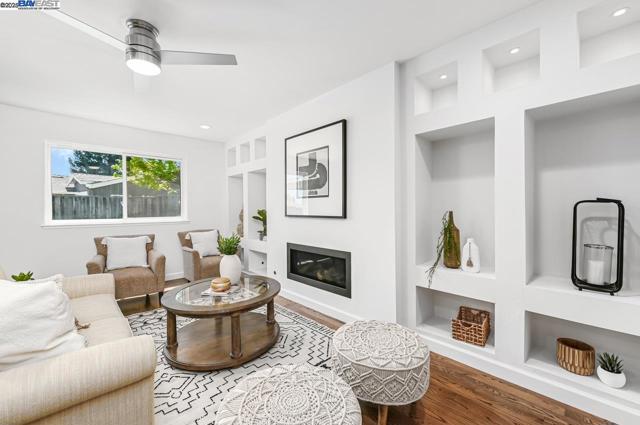 7864 Fairoaks Dr, Pleasanton CA: https://media.crmls.org/mediaz/ab57d252-e836-4bb7-a1e3-d1040fc99718.jpg