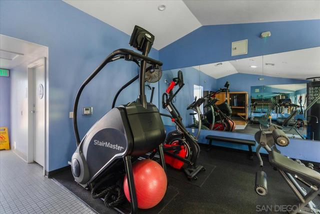 13330 Caminito Ciera, San Diego CA: https://media.crmls.org/mediaz/ab57e294-162e-480e-acef-bdc4da4af4c1.jpg
