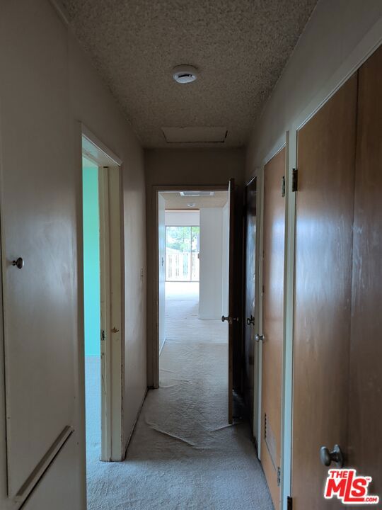 https://media.crmls.org/mediaz/ab583bf8-7bed-4351-9943-7da315640773.jpg?preset=X-Large