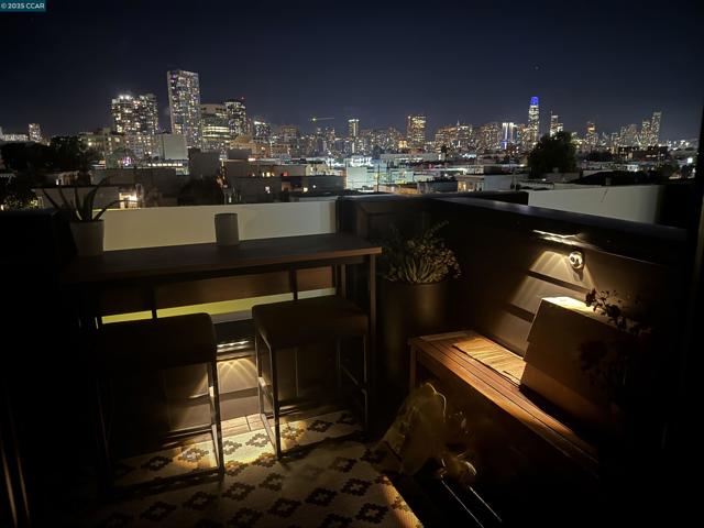 1515 15Th St, San Francisco CA: https://media.crmls.org/mediaz/ab5866c0-592d-4562-9099-2c34d7c17bfe.jpg