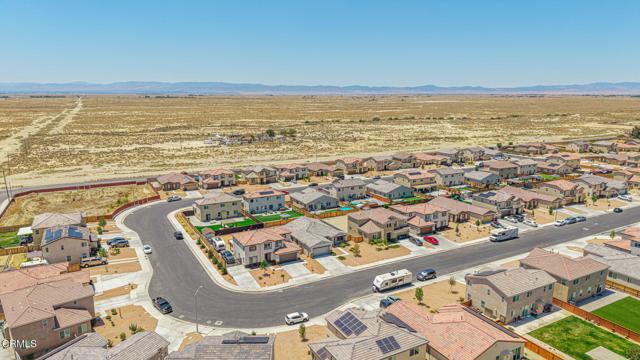 3016 Via Bella Rosa Avenue, Rosamond CA: https://media.crmls.org/mediaz/ab58bcb7-cc47-4830-8b52-79dc6743b60b.jpg