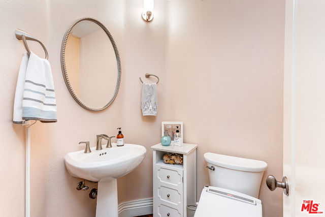 716 Amy Lane, Redondo Beach, California 90278, 5 Bedrooms Bedrooms, ,5 BathroomsBathrooms,Residential,Sold,Amy,25616341