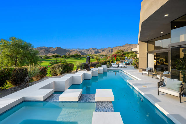 160 Kiva Drive, Palm Desert CA: https://media.crmls.org/mediaz/ab59c2d7-1dbb-4d95-9207-a12dcd34431b.jpg