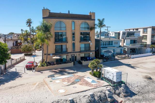 2808 Bayside Walk, San Diego CA: https://media.crmls.org/mediaz/ab59ce07-1637-4fd8-805a-fc9274a03159.jpg