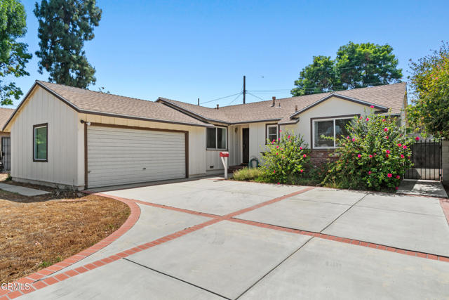 6449 Quakertown Avenue, Woodland Hills CA: https://media.crmls.org/mediaz/ab5a51e5-7f21-4fe7-b18f-03c7c7f29c2a.jpg