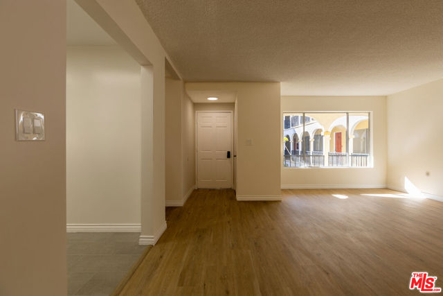 1033 6TH Street, Santa Monica CA: https://media.crmls.org/mediaz/ab5b0461-cf32-4d32-8313-90f5c9054109.jpg
