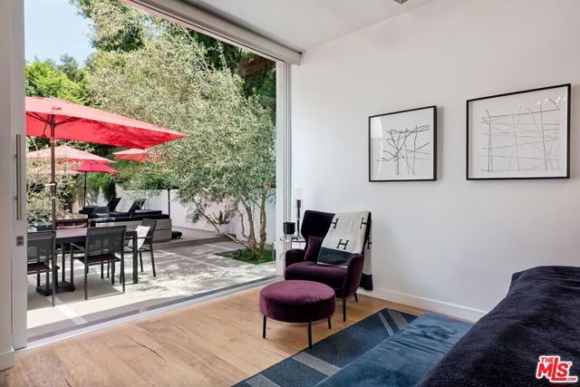 9792 Oak Pass Road, Beverly Hills CA: https://media.crmls.org/mediaz/ab5b9ca3-81bf-4878-9aaf-afcc71193c4c.jpg