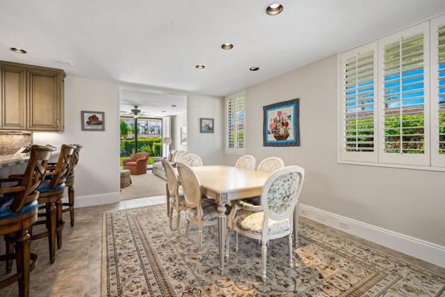 6 Oxford Court, Rancho Mirage CA: https://media.crmls.org/mediaz/ab5c584d-c5a3-4eed-b23b-094accd65a87.jpg