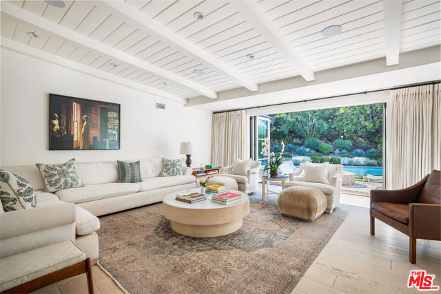 1801 San Ysidro Drive, Beverly Hills CA: https://media.crmls.org/mediaz/ab5c61db-875f-4b5c-b72b-b3883038d018.jpg