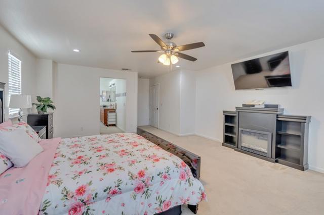 2385 N Mountainside Drive, Los Banos CA: https://media.crmls.org/mediaz/ab5c9ad0-d651-4c68-9944-b9c65d20d0bb.jpg
