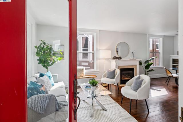 1525 Stanton St, Alameda CA: https://media.crmls.org/mediaz/ab5d7066-7eae-4116-a6d7-c161dca462b8.jpg