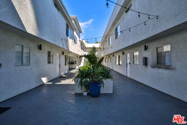 1540 N Bronson Avenue, Los Angeles CA: https://media.crmls.org/mediaz/ab5ed50d-b8d0-415e-817c-ffe18d62e209.jpg