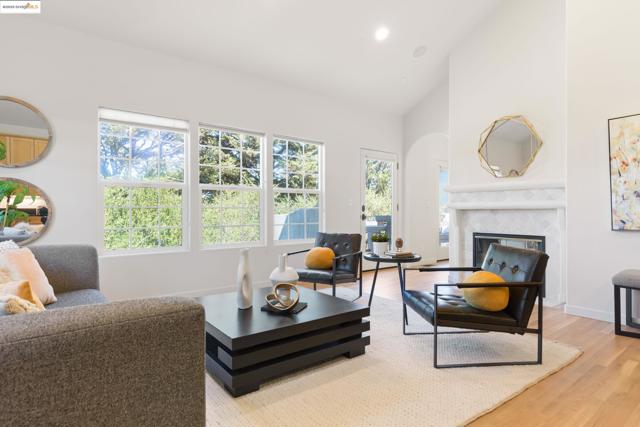 50 Pine Hills Ct, Oakland CA: https://media.crmls.org/mediaz/ab5f39f7-4db0-4f07-a537-2a24279dc687.jpg