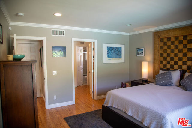 12818 Neon Way, Granada Hills CA: https://media.crmls.org/mediaz/ab5f7e8a-9f98-499a-b066-c542afe1e226.jpg
