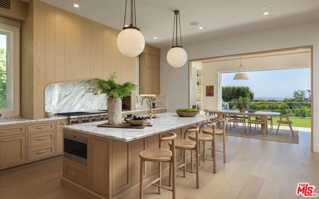 1682 San Onofre Drive, Pacific Palisades CA: https://media.crmls.org/mediaz/ab607f22-01cc-416d-858a-7e42fb6329a6.jpg