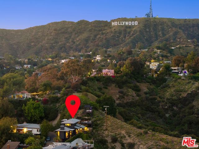 2860 Hollyridge Drive, Los Angeles CA: https://media.crmls.org/mediaz/ab60fd58-af7e-473e-9e0d-db438e8b6b73.jpg