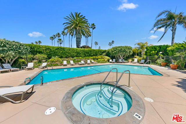 29672 Zuma Bay Way, Malibu CA: https://media.crmls.org/mediaz/ab617eed-f362-4eda-a189-675f894e09e9.jpg