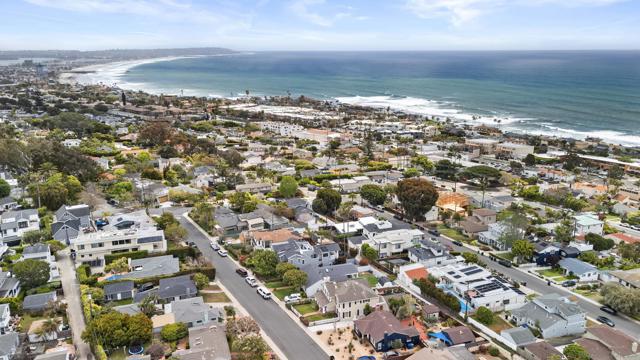 5640 Waverly Ave, La Jolla CA: https://media.crmls.org/mediaz/ab61cb8c-8b60-4125-82f8-7b3b9d2e0a52.jpg