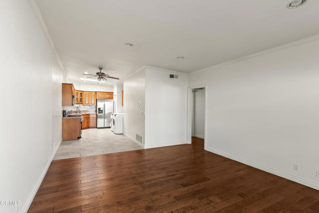 Detail Gallery Image 3 of 15 For 3001 Isle Way #B,  Oxnard,  CA 93035 - 2 Beds | 1/1 Baths