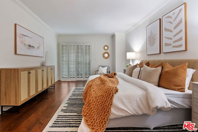 1011 5th Street, Santa Monica CA: https://media.crmls.org/mediaz/ab620dfa-fb6c-4e9e-ad97-1a47c195c163.jpg