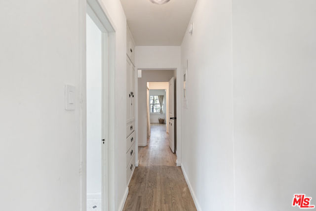 11320 Alethea Drive, Sunland CA: https://media.crmls.org/mediaz/ab6227b8-811d-4e24-9216-181b73dd7f71.jpg