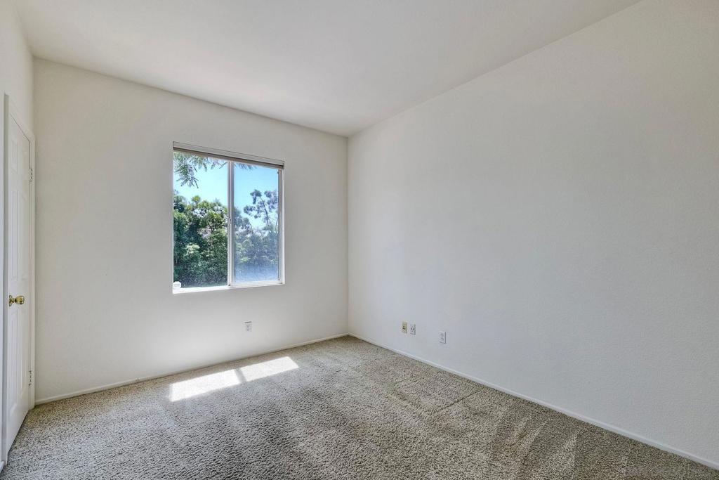 MLS #250036045SD img 16