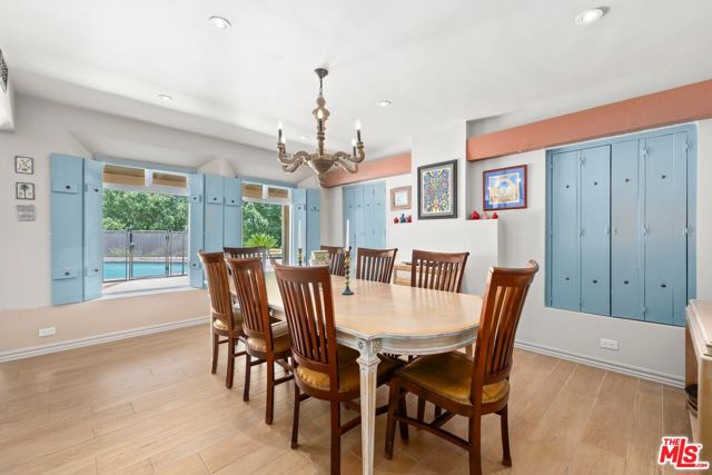 16241 W Meadow Ridge Way, Encino CA: https://media.crmls.org/mediaz/ab636e59-f226-4875-b9b5-91a78ffdd378.jpg