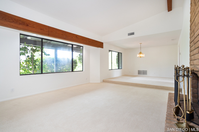 627 Elm Tree LN, Fallbrook CA: https://media.crmls.org/mediaz/ab63bcac-d6d0-4d21-af92-cd32d8965bfb.jpg
