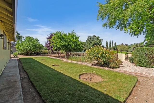 220 Holliday Drive, Hollister CA: https://media.crmls.org/mediaz/ab63d913-f85c-489d-9fd6-8739e4ecde4b.jpg