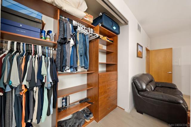 12132 Royal Birkdale Row Unit 104E, San Diego CA: https://media.crmls.org/mediaz/ab63dfdf-e54f-4557-b6ce-1a2bc97ede1e.jpg
