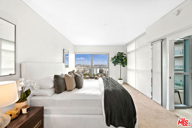 13650 Marina Pointe Drive, Marina del Rey CA: https://media.crmls.org/mediaz/ab642ce8-4fa9-47f1-9819-99468387e26f.jpg