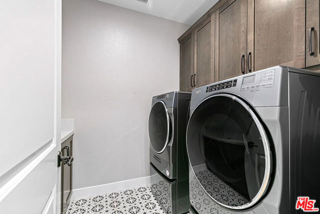 20517 W Deer Grass Court, Porter Ranch CA: https://media.crmls.org/mediaz/ab6451c9-f352-44c1-b16d-1ef96c307c40.jpg
