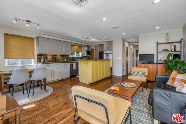323 Venice Way photo 6