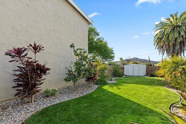 10250 New Bedford Court, Lakeside CA: https://media.crmls.org/mediaz/ab64b2c0-eeb5-4a5c-b4a1-d0ad480aca00.jpg
