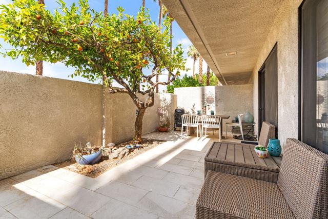 877 E Arenas Road, Palm Springs CA: https://media.crmls.org/mediaz/ab652c58-8930-4f0a-8c40-e7e98094302c.jpg