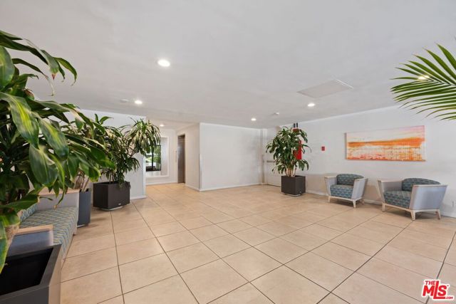 306 Bora Bora Way, Marina del Rey CA: https://media.crmls.org/mediaz/ab654018-23a3-401c-85ef-2ba8cc9aa289.jpg