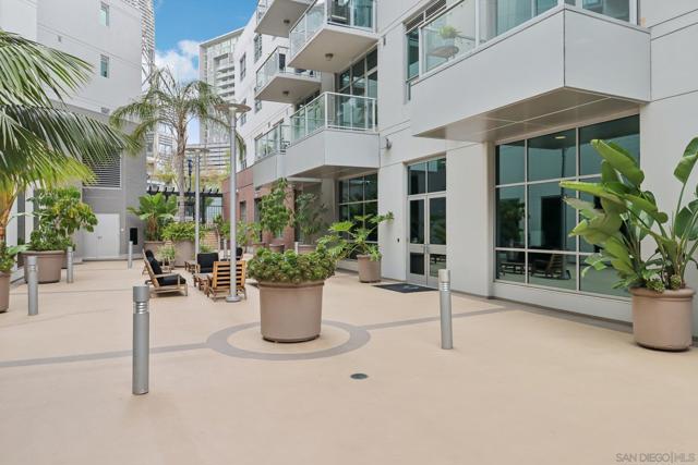 206 Park Blvd, San Diego CA: https://media.crmls.org/mediaz/ab664e87-3b2d-41d3-a27b-e1888fce192e.jpg
