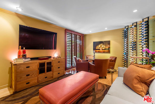 Image 15 of 26 For 851 Kings Road 207