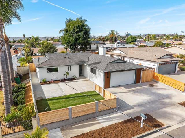 Detail Gallery Image 2 of 26 For 4947 Luna Dr, Oceanside,  CA 92057 - 3 Beds | 2 Baths