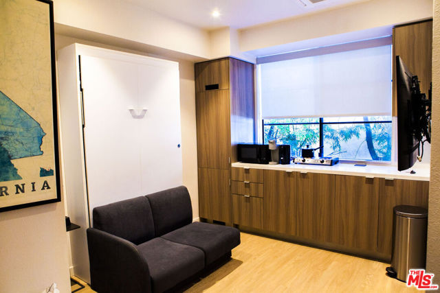 11649 Mayfield Avenue, Los Angeles CA: https://media.crmls.org/mediaz/ab679363-a846-4f42-abd7-523b1d290f31.jpg