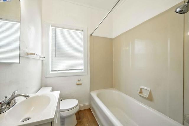 2238 7Th, Berkeley CA: https://media.crmls.org/mediaz/ab67d9a6-df17-4472-bdc3-9efcaef723d7.jpg