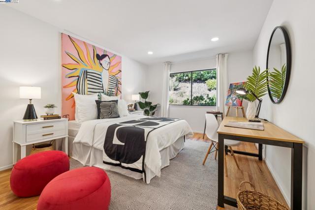 124 MARSHA PLACE, Lafayette CA: https://media.crmls.org/mediaz/ab683d25-db10-4171-abdd-d386c7a858b7.jpg